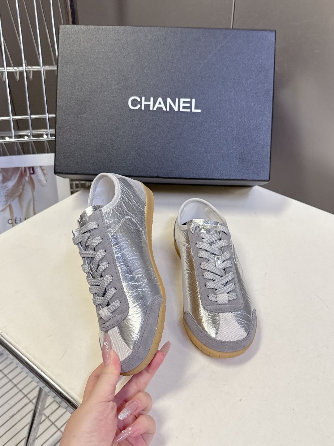 CHANEL香奈儿最新款休闲鞋运动鞋 最近真的🔥火出圈啦 一上脚就被惊艳到了 舒适度简直绝了 非常秀气 