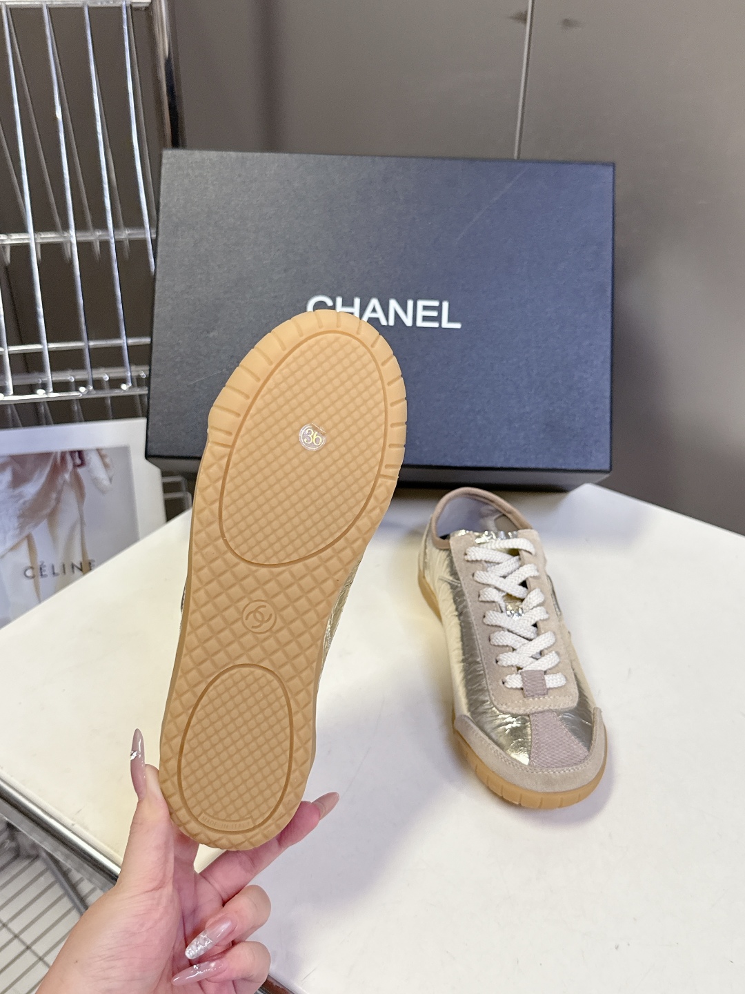 CHANEL香奈儿最新款休闲鞋运动鞋 最近真的🔥火出圈啦 一上脚就被惊艳到了 舒适度简直绝了 非常秀气 