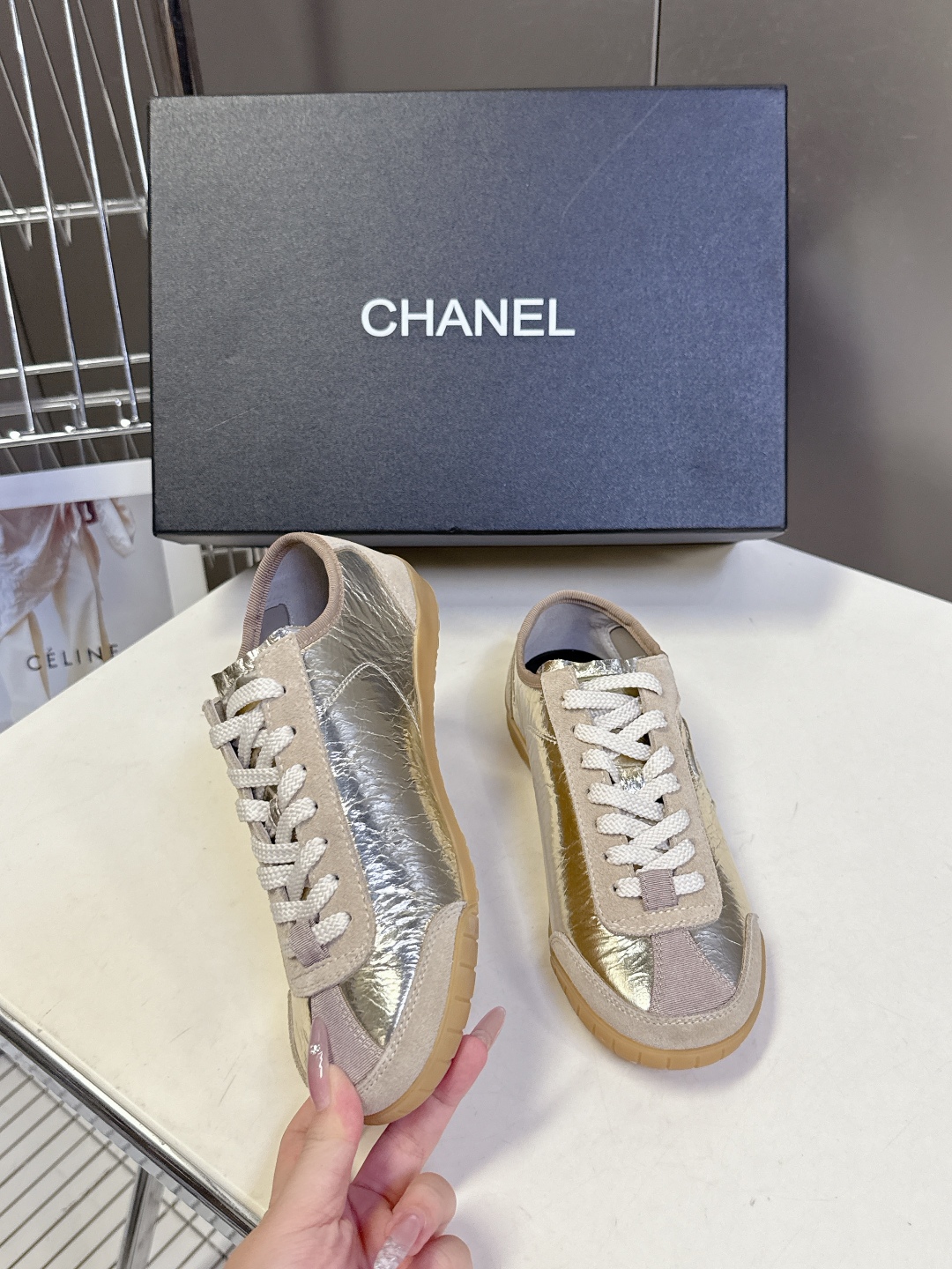 CHANEL香奈儿最新款休闲鞋运动鞋 最近真的🔥火出圈啦 一上脚就被惊艳到了 舒适度简直绝了 非常秀气 