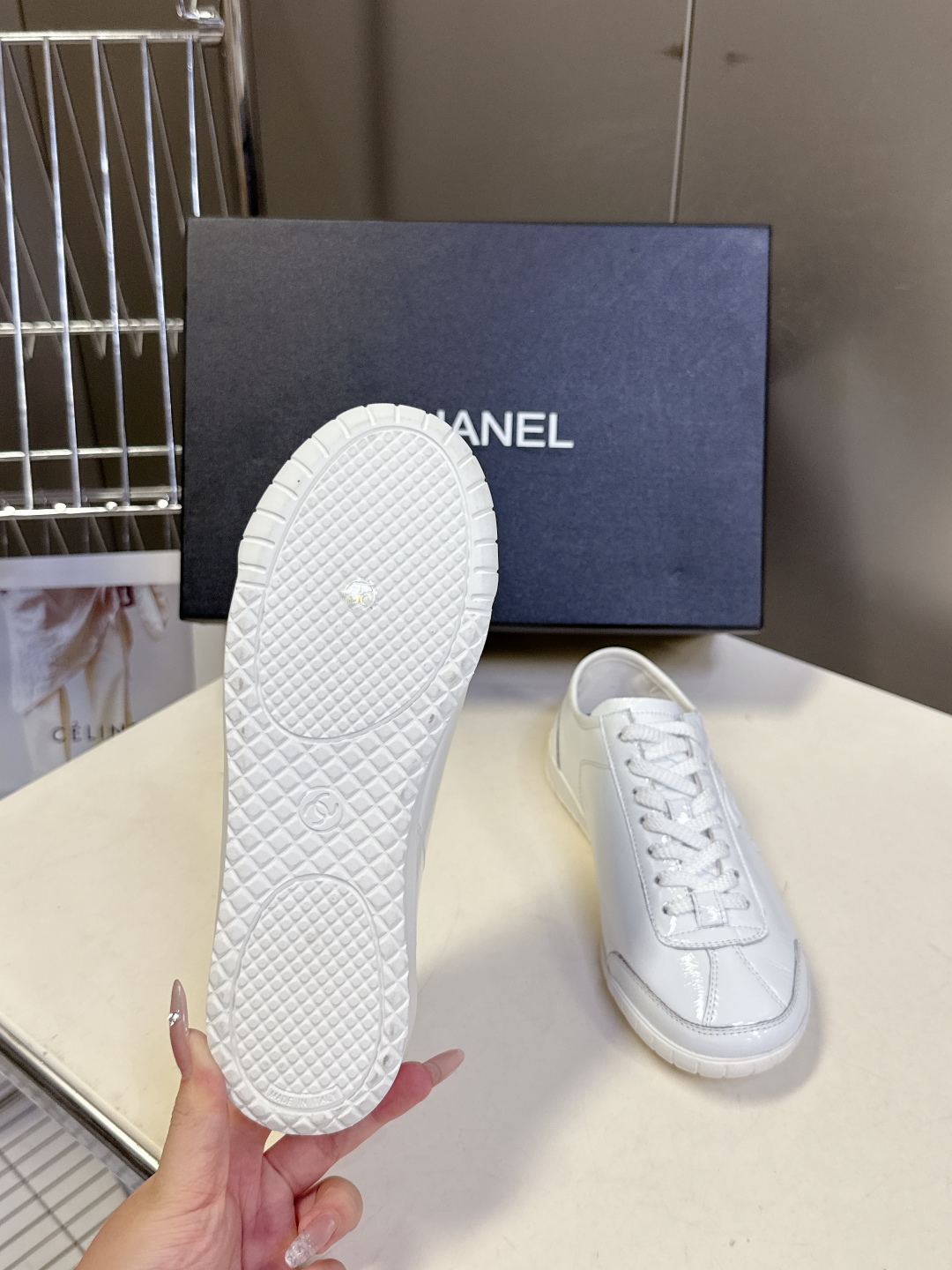 CHANEL香奈儿最新款休闲鞋运动鞋 最近真的🔥火出圈啦 一上脚就被惊艳到了 舒适度简直绝了 非常秀气 