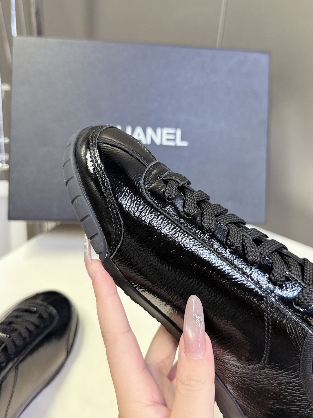 CHANEL香奈儿最新款休闲鞋运动鞋 最近真的🔥火出圈啦 一上脚就被惊艳到了 舒适度简直绝了 非常秀气 