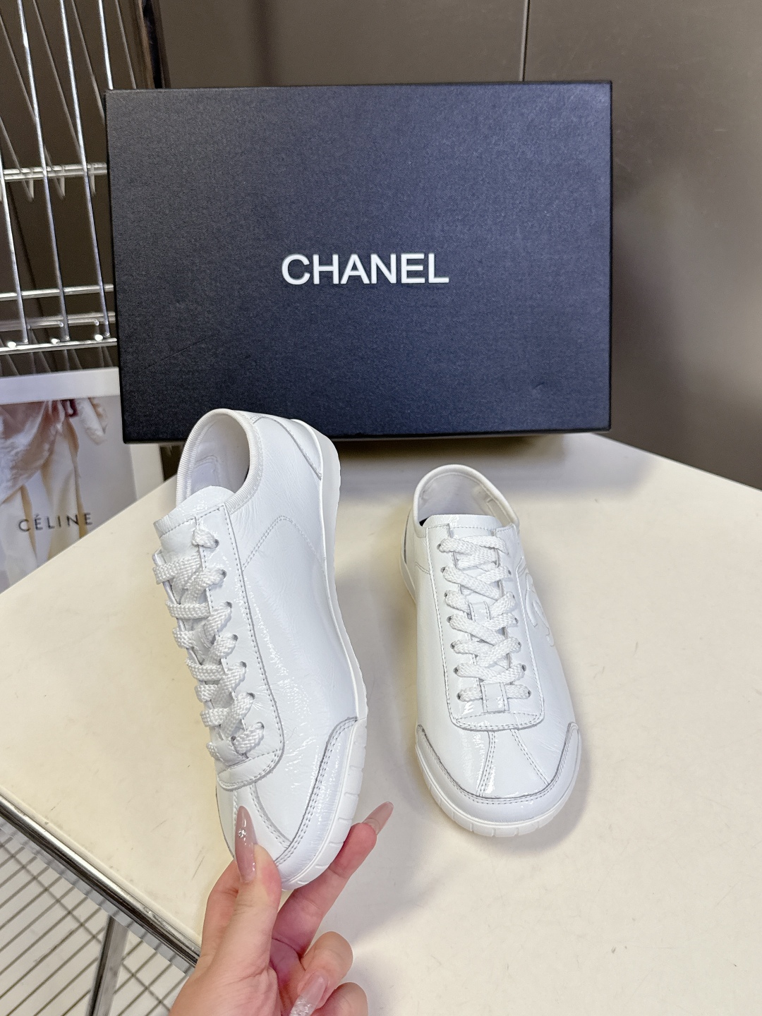 CHANEL香奈儿最新款休闲鞋运动鞋 最近真的🔥火出圈啦 一上脚就被惊艳到了 舒适度简直绝了 非常秀气 