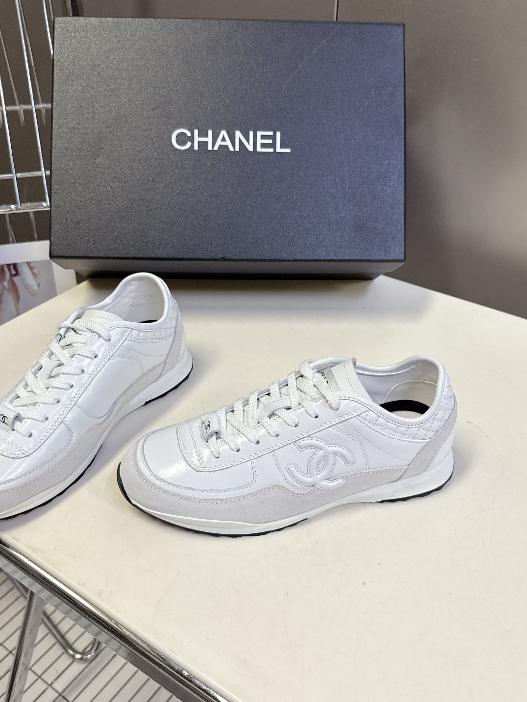 CHANEL香奈儿25K最新款休闲鞋运动鞋 最近真的🔥火出圈啦 一上脚就被惊艳到了 舒适度简直绝了 非常
