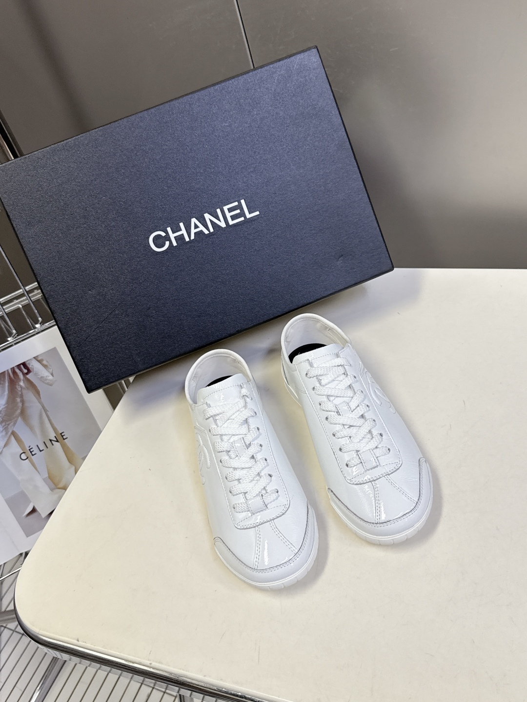CHANEL香奈儿最新款休闲鞋运动鞋 最近真的🔥火出圈啦 一上脚就被惊艳到了 舒适度简直绝了 非常秀气 