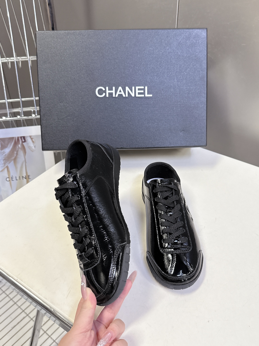 CHANEL香奈儿最新款休闲鞋运动鞋 最近真的🔥火出圈啦 一上脚就被惊艳到了 舒适度简直绝了 非常秀气 