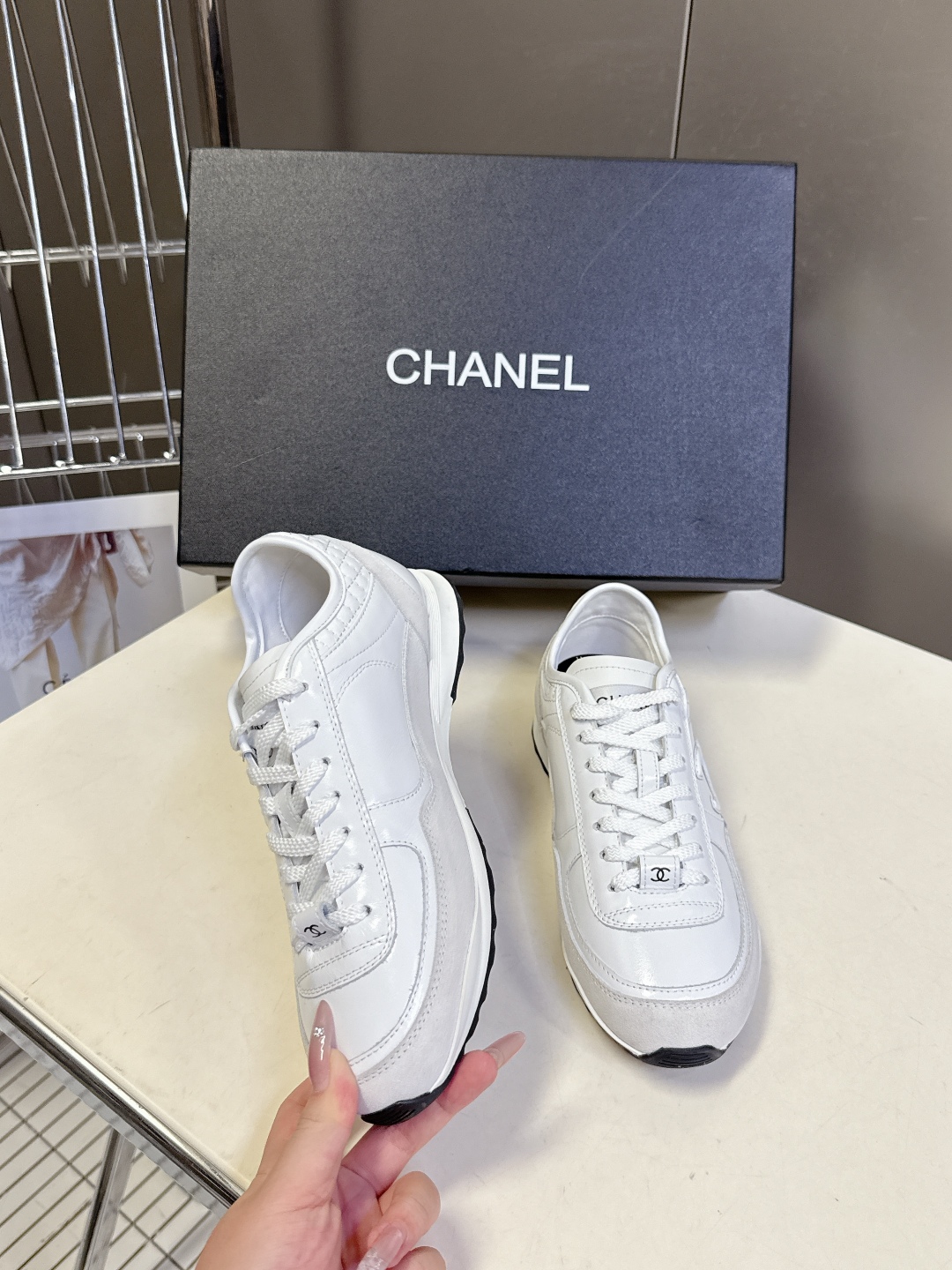 CHANEL香奈儿25K最新款休闲鞋运动鞋 最近真的🔥火出圈啦 一上脚就被惊艳到了 舒适度简直绝了 非常