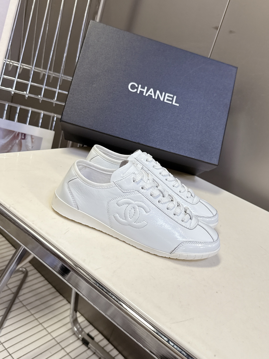 CHANEL香奈儿最新款休闲鞋运动鞋 最近真的🔥火出圈啦 一上脚就被惊艳到了 舒适度简直绝了 非常秀气 