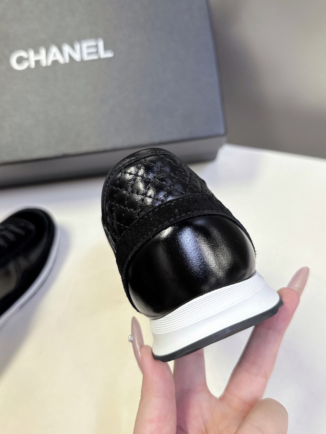 CHANEL香奈儿25K最新款休闲鞋运动鞋 最近真的🔥火出圈啦 一上脚就被惊艳到了 舒适度简直绝了 非常
