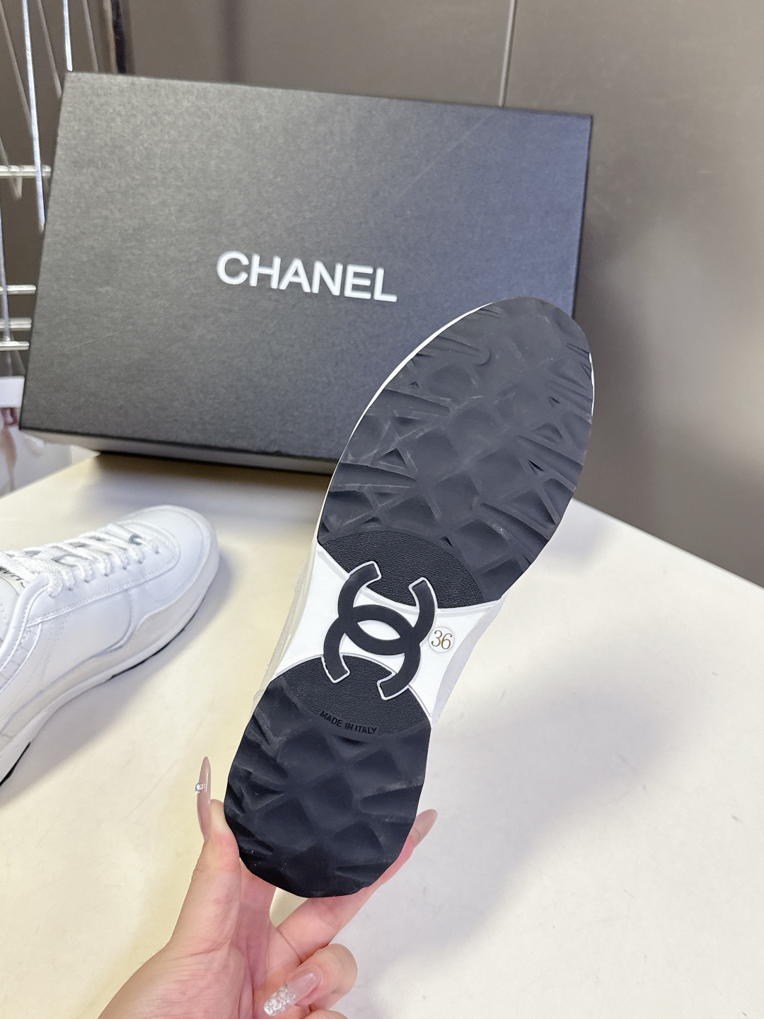 CHANEL香奈儿25K最新款休闲鞋运动鞋 最近真的🔥火出圈啦 一上脚就被惊艳到了 舒适度简直绝了 非常