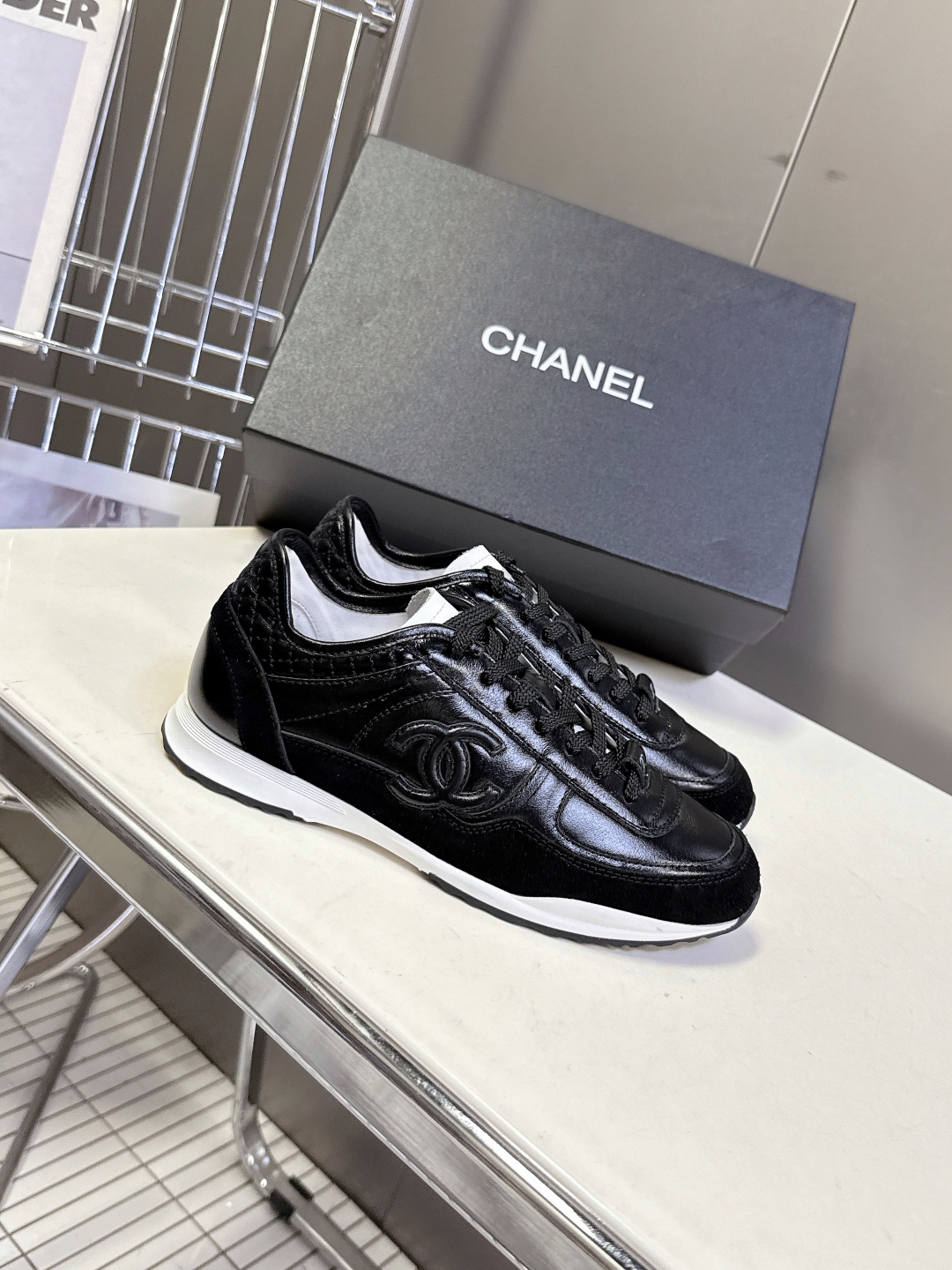 CHANEL香奈儿25K最新款休闲鞋运动鞋 最近真的🔥火出圈啦 一上脚就被惊艳到了 舒适度简直绝了 非常