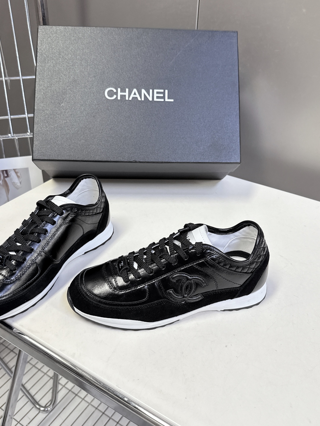 CHANEL香奈儿25K最新款休闲鞋运动鞋 最近真的🔥火出圈啦 一上脚就被惊艳到了 舒适度简直绝了 非常