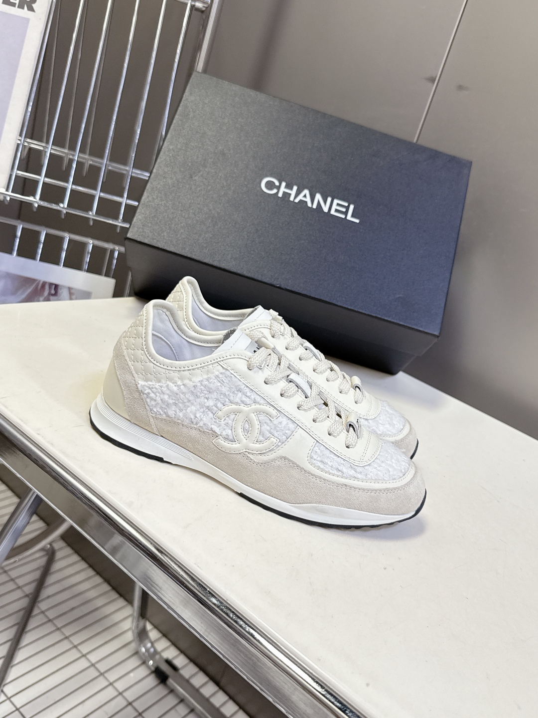 CHANEL香奈儿25K最新款休闲鞋运动鞋 最近真的🔥火出圈啦 一上脚就被惊艳到了 舒适度简直绝了 非常