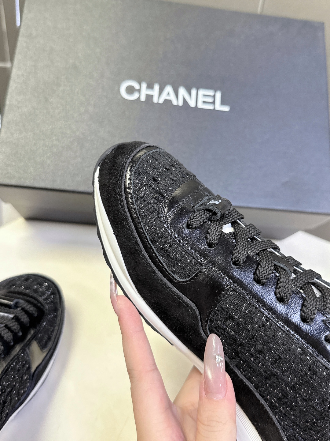 CHANEL香奈儿25K最新款休闲鞋运动鞋 最近真的🔥火出圈啦 一上脚就被惊艳到了 舒适度简直绝了 非常
