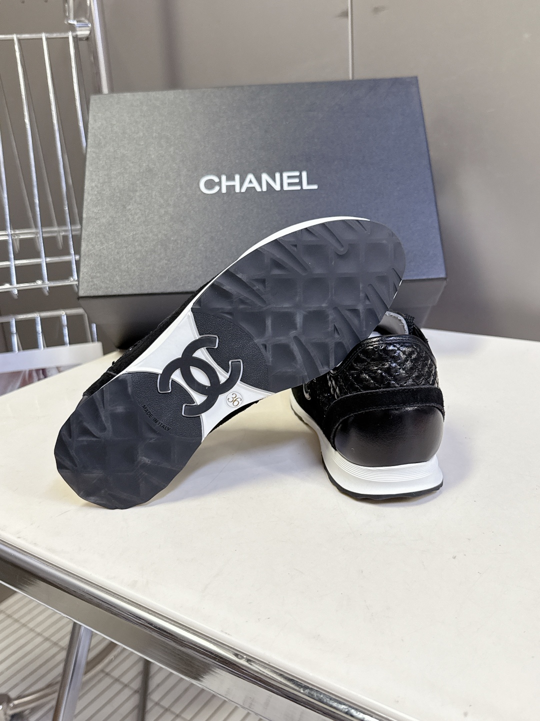 CHANEL香奈儿25K最新款休闲鞋运动鞋 最近真的🔥火出圈啦 一上脚就被惊艳到了 舒适度简直绝了 非常