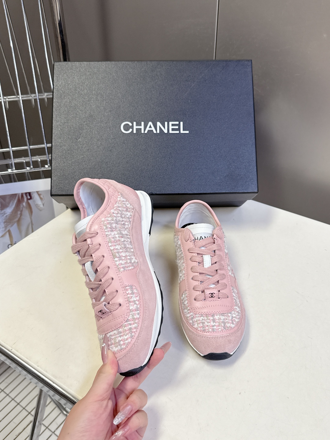 CHANEL香奈儿25K最新款休闲鞋运动鞋 最近真的🔥火出圈啦 一上脚就被惊艳到了 舒适度简直绝了 非常