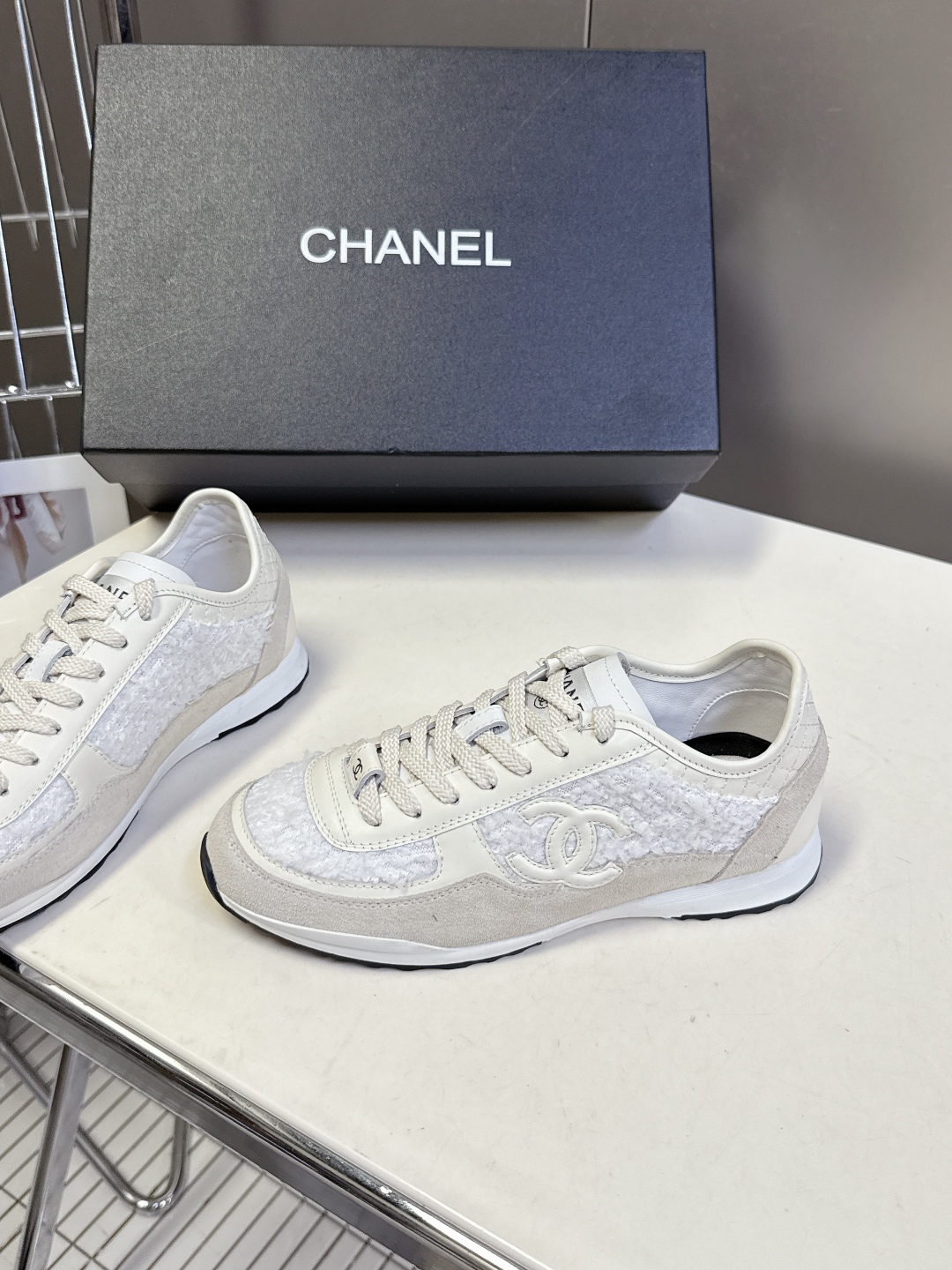 CHANEL香奈儿25K最新款休闲鞋运动鞋 最近真的🔥火出圈啦 一上脚就被惊艳到了 舒适度简直绝了 非常