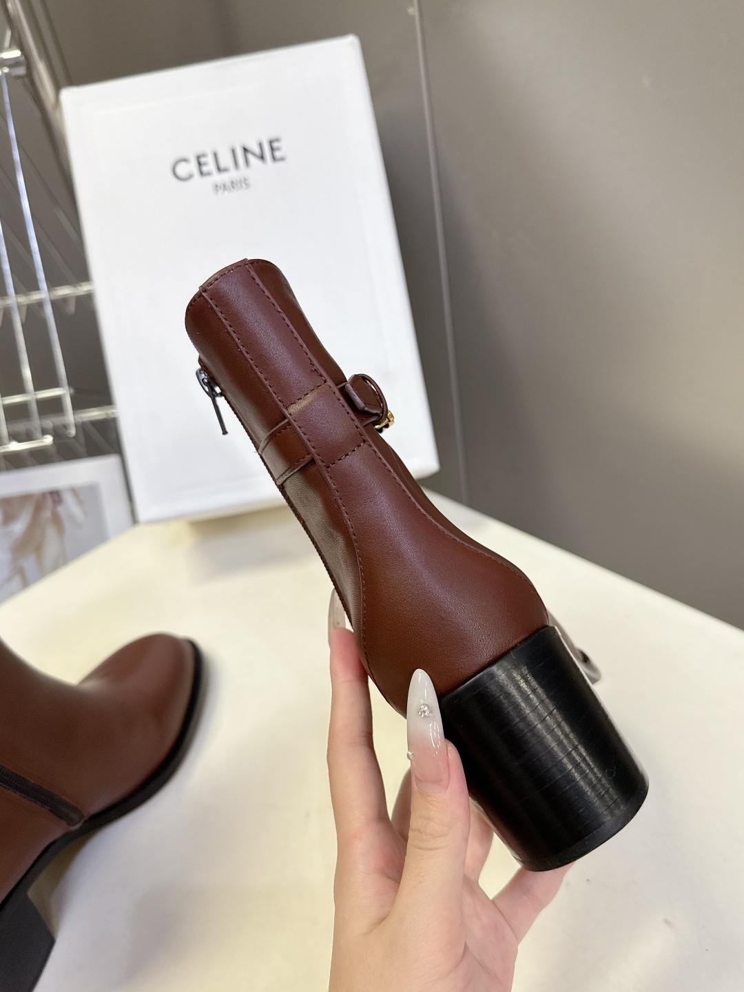 Celine思琳秋冬最新款复古凯旋门粗跟 短靴 超多明星时尚博主种草 思琳这一季好看的款式真的是很多 比
