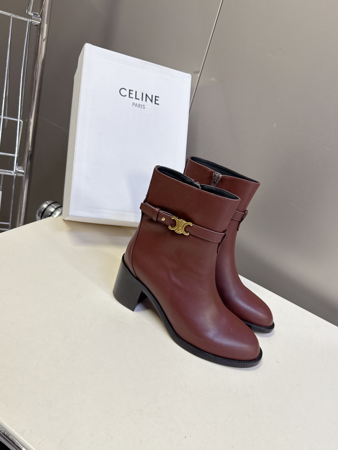 Celine思琳秋冬最新款复古凯旋门粗跟 短靴 超多明星时尚博主种草 思琳这一季好看的款式真的是很多 比