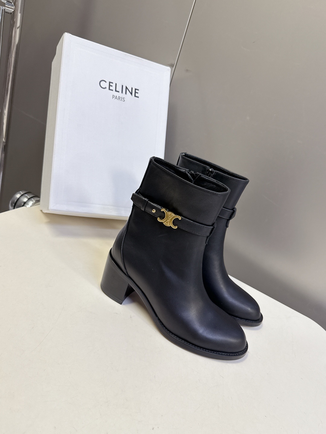 Celine思琳秋冬最新款复古凯旋门粗跟 短靴 超多明星时尚博主种草 思琳这一季好看的款式真的是很多 比