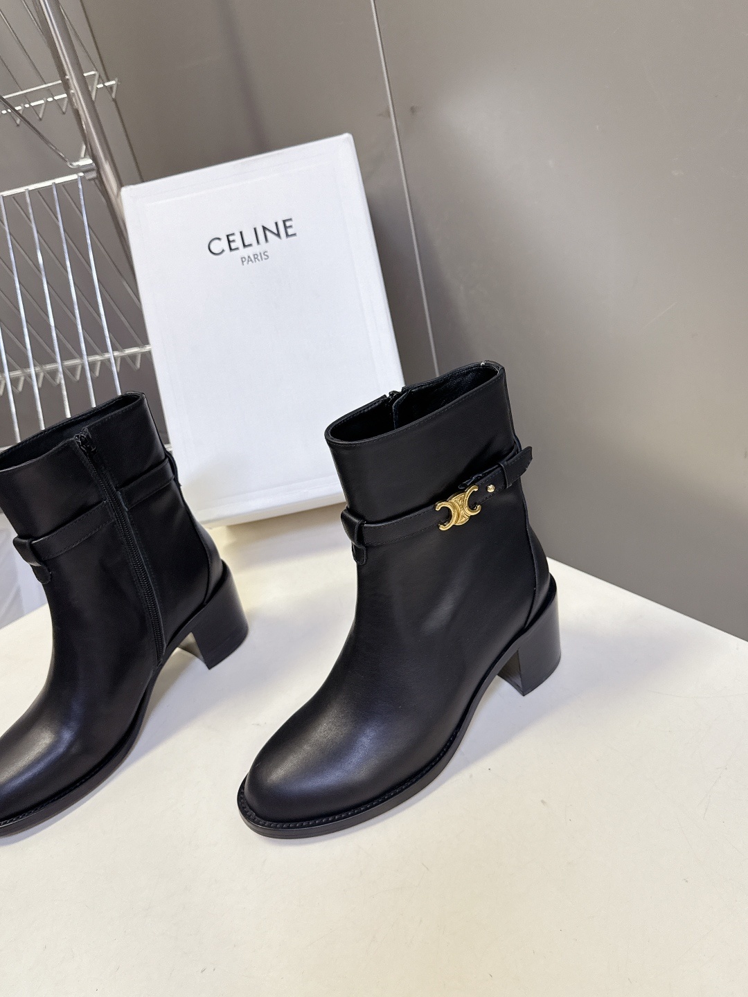 Celine思琳秋冬最新款复古凯旋门粗跟 短靴 超多明星时尚博主种草 思琳这一季好看的款式真的是很多 比