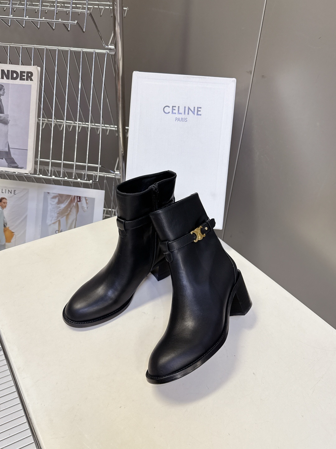 Celine思琳秋冬最新款复古凯旋门粗跟 短靴 超多明星时尚博主种草 思琳这一季好看的款式真的是很多 比
