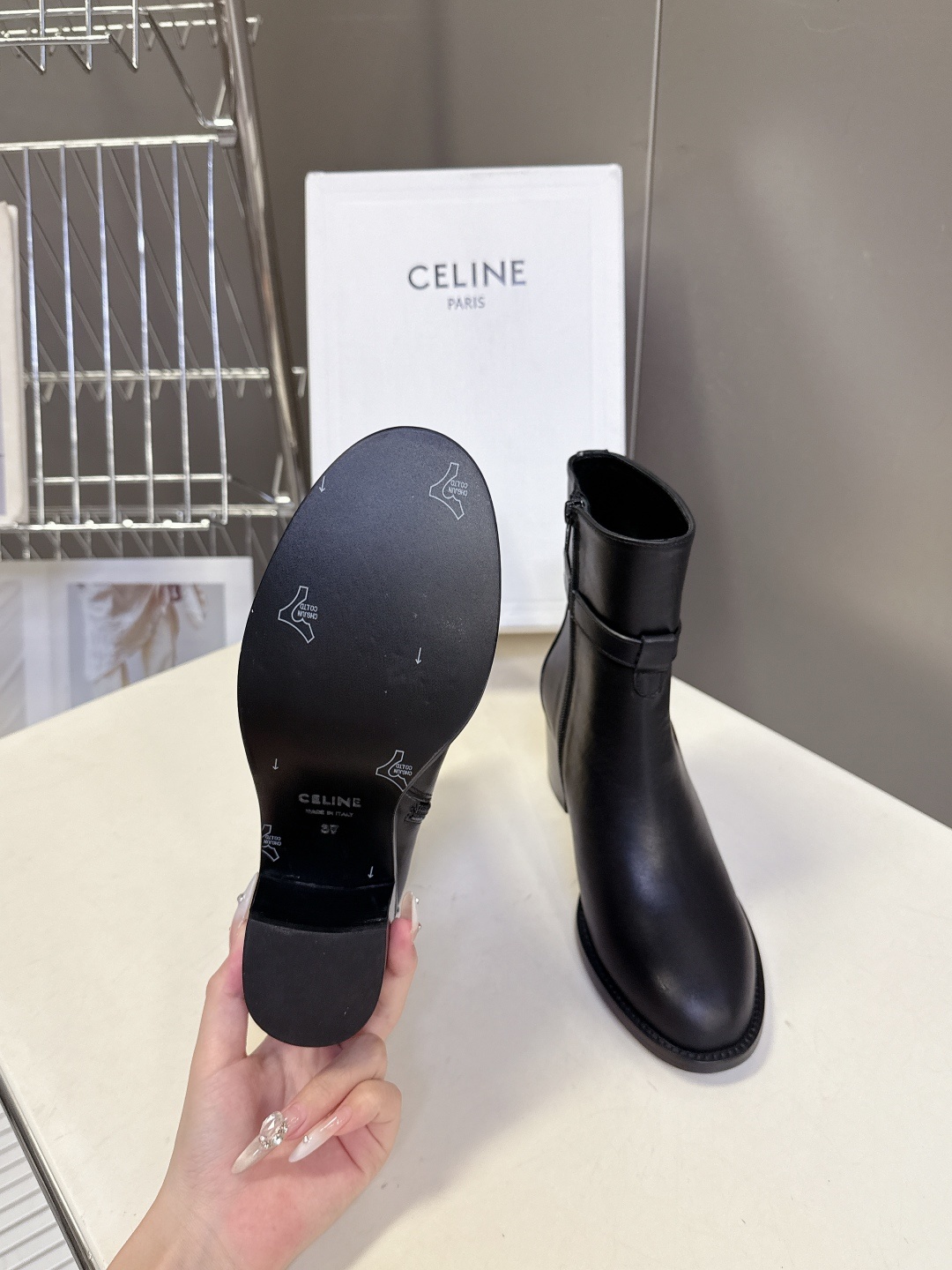 Celine思琳秋冬最新款复古凯旋门粗跟 短靴 超多明星时尚博主种草 思琳这一季好看的款式真的是很多 比