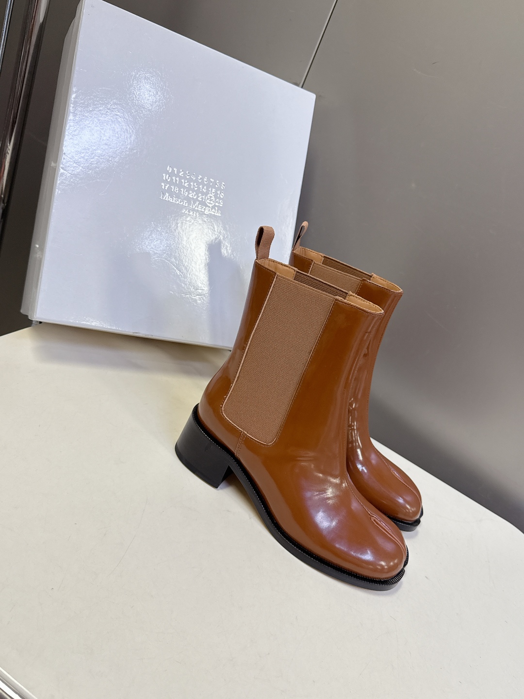Bottines Rétro MM6 Maison Margiela Automne-Hiver, Élégance et Confort
