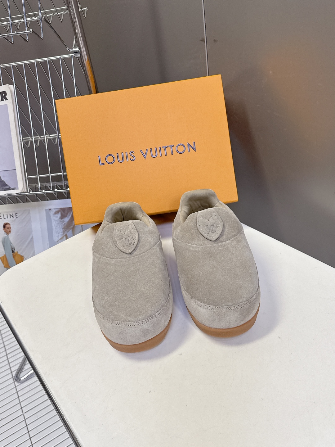 LOUIS VUITTON路易威登最新走秀款YETI 胖丁 丑萌面包鞋 以绒面牛皮革为基底，局部压印Ni