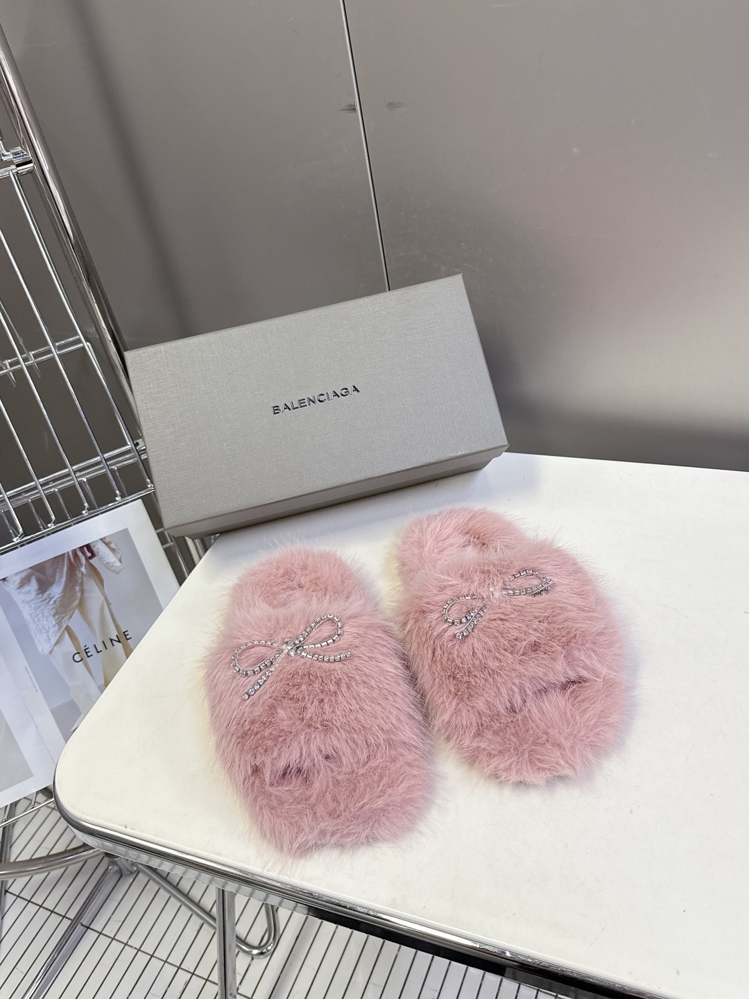 BALENCIAGA巴黎世家秋冬最新款蝴蝶结毛毛拖时装博主与欧美明星大爱款 冬季必备款 时尚却不过分张扬