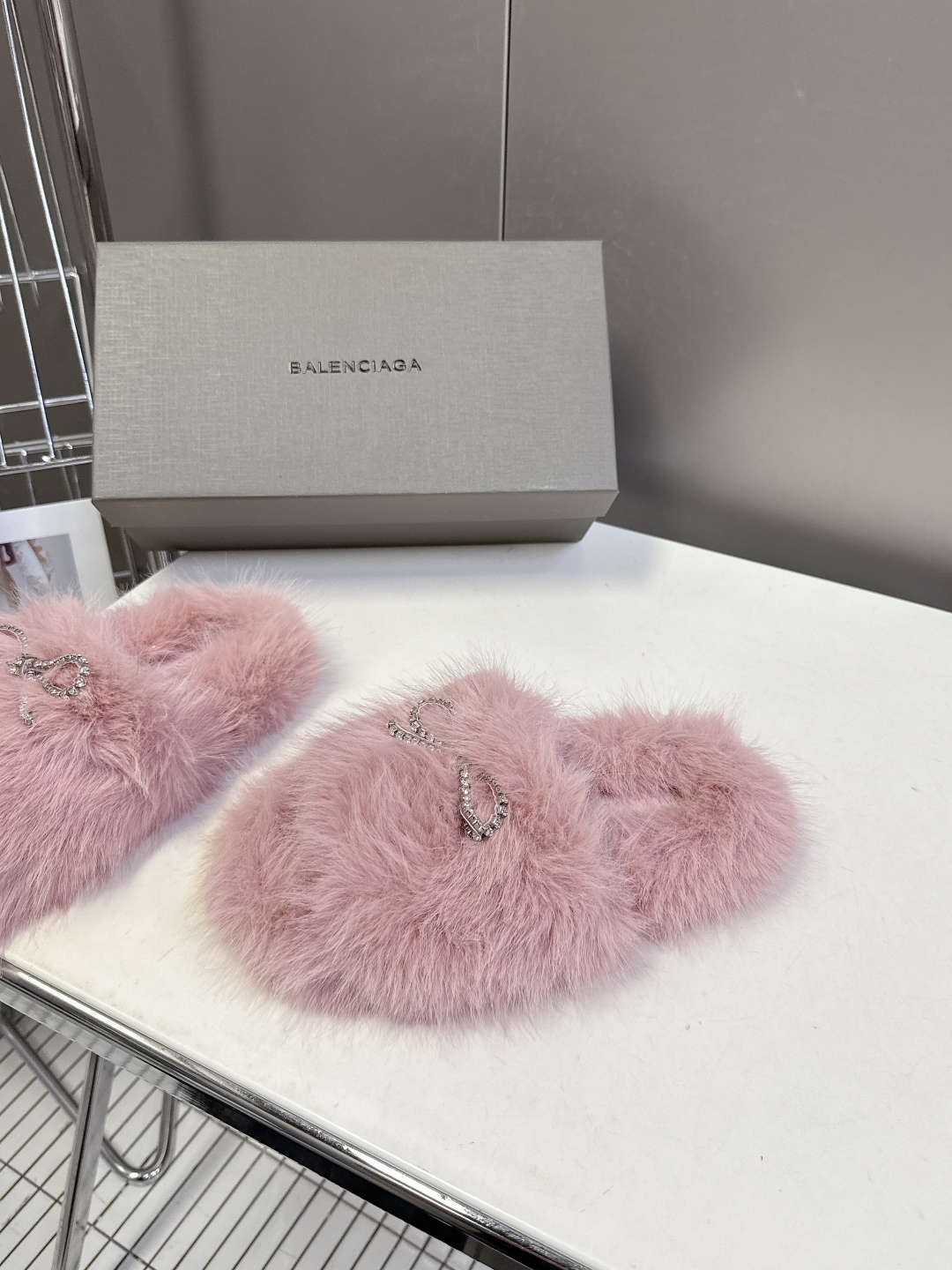 BALENCIAGA巴黎世家秋冬最新款蝴蝶结毛毛拖时装博主与欧美明星大爱款 冬季必备款 时尚却不过分张扬