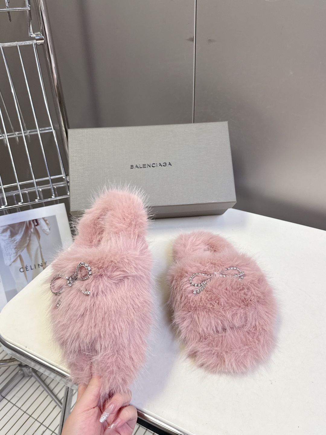 BALENCIAGA巴黎世家秋冬最新款蝴蝶结毛毛拖时装博主与欧美明星大爱款 冬季必备款 时尚却不过分张扬