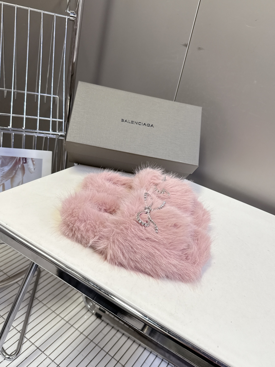 BALENCIAGA巴黎世家秋冬最新款蝴蝶结毛毛拖时装博主与欧美明星大爱款 冬季必备款 时尚却不过分张扬