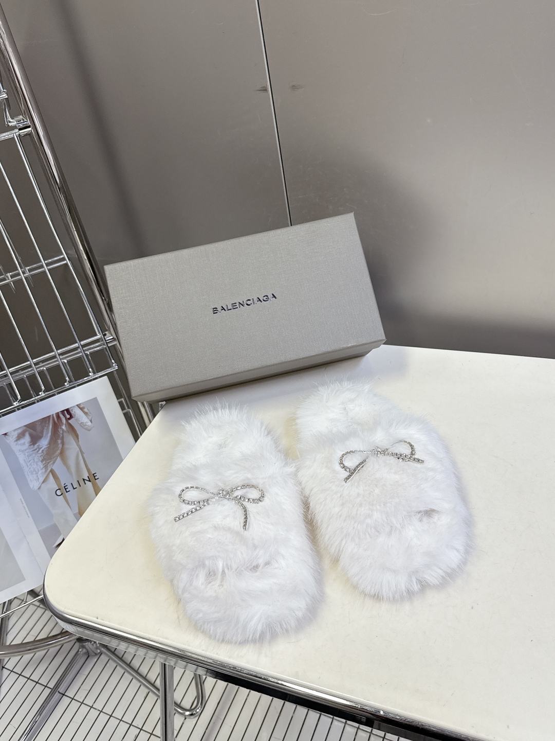 BALENCIAGA巴黎世家秋冬最新款蝴蝶结毛毛拖时装博主与欧美明星大爱款 冬季必备款 时尚却不过分张扬