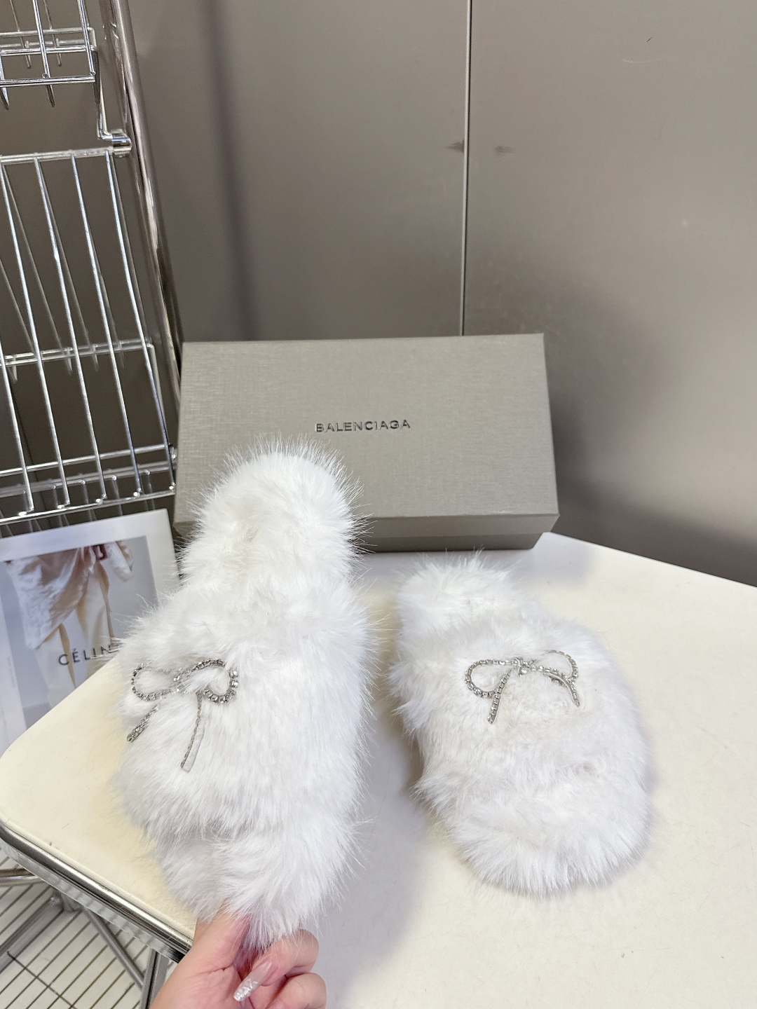 BALENCIAGA巴黎世家秋冬最新款蝴蝶结毛毛拖时装博主与欧美明星大爱款 冬季必备款 时尚却不过分张扬