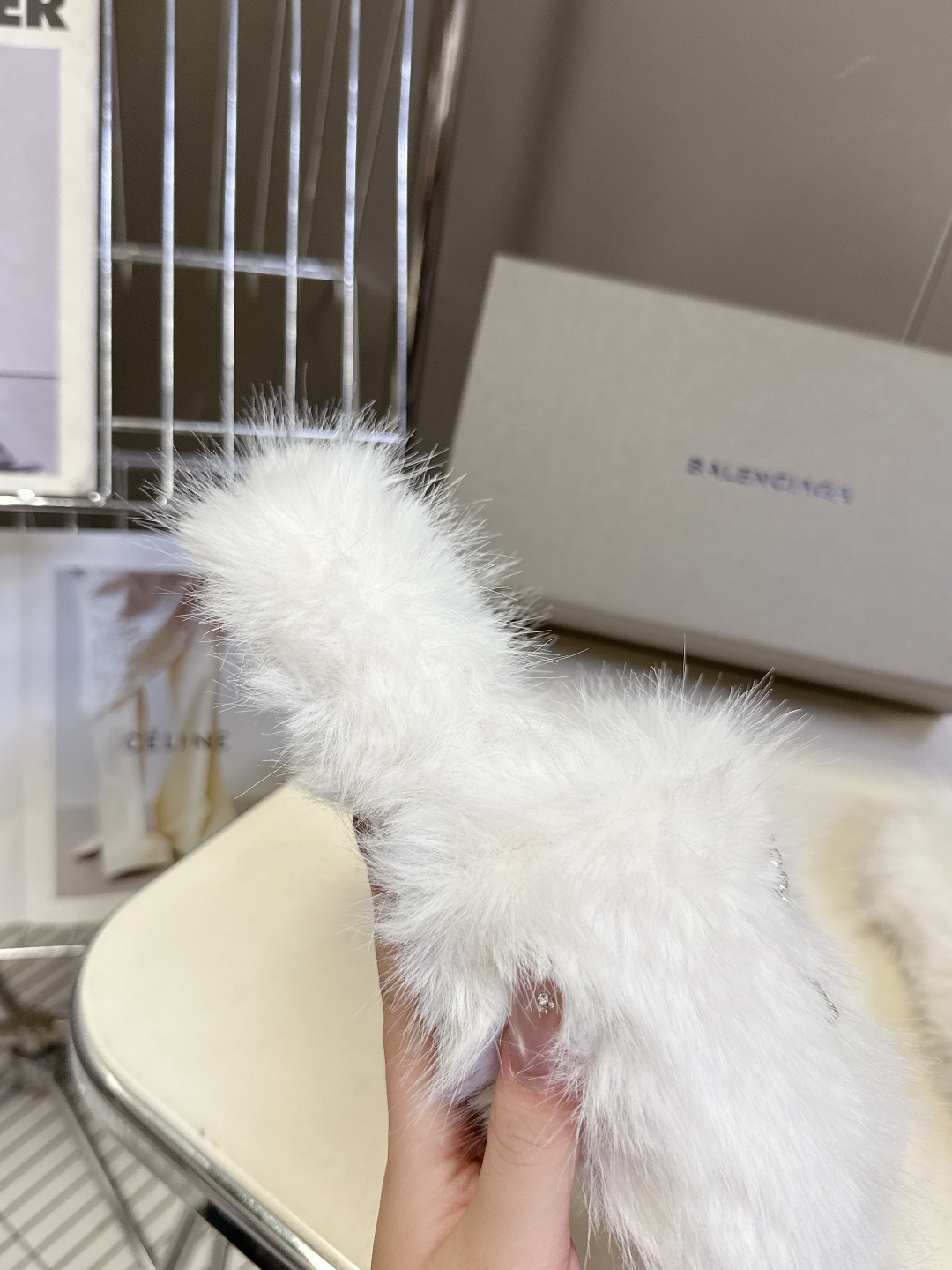 BALENCIAGA巴黎世家秋冬最新款蝴蝶结毛毛拖时装博主与欧美明星大爱款 冬季必备款 时尚却不过分张扬