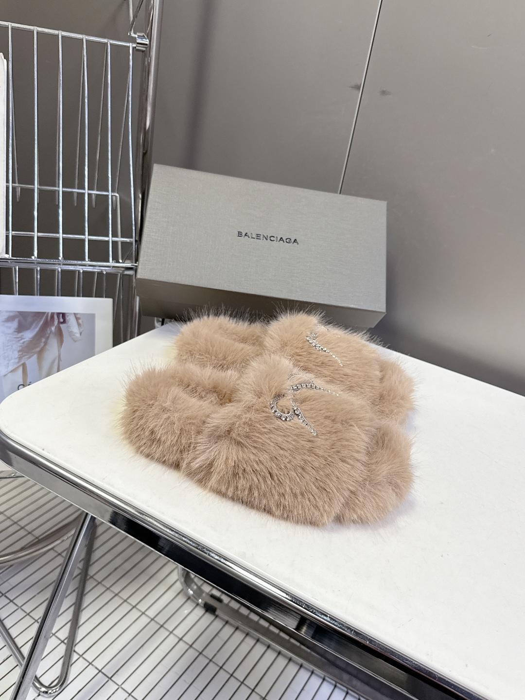 BALENCIAGA巴黎世家秋冬最新款蝴蝶结毛毛拖时装博主与欧美明星大爱款 冬季必备款 时尚却不过分张扬