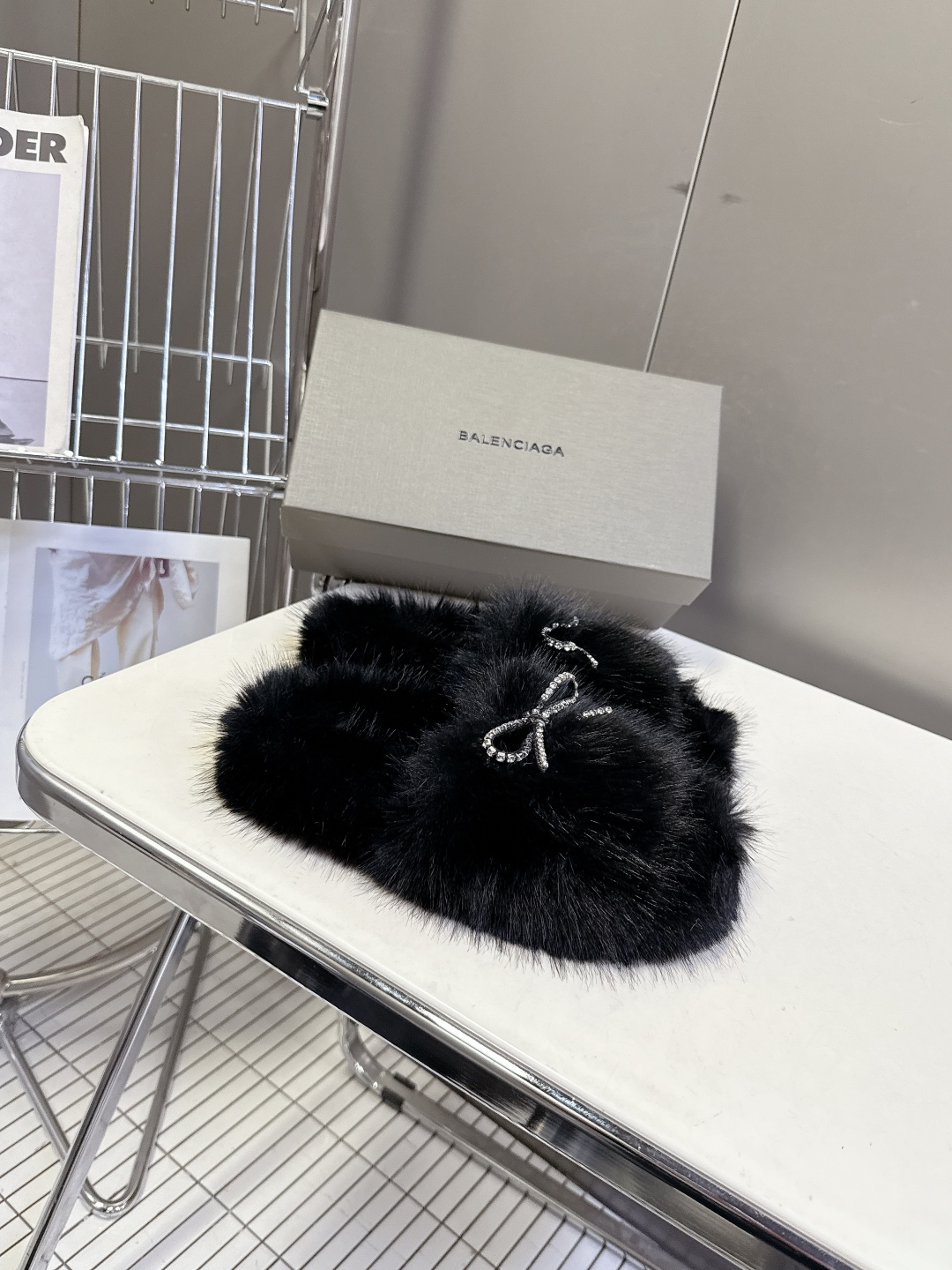 BALENCIAGA巴黎世家秋冬最新款蝴蝶结毛毛拖时装博主与欧美明星大爱款 冬季必备款 时尚却不过分张扬