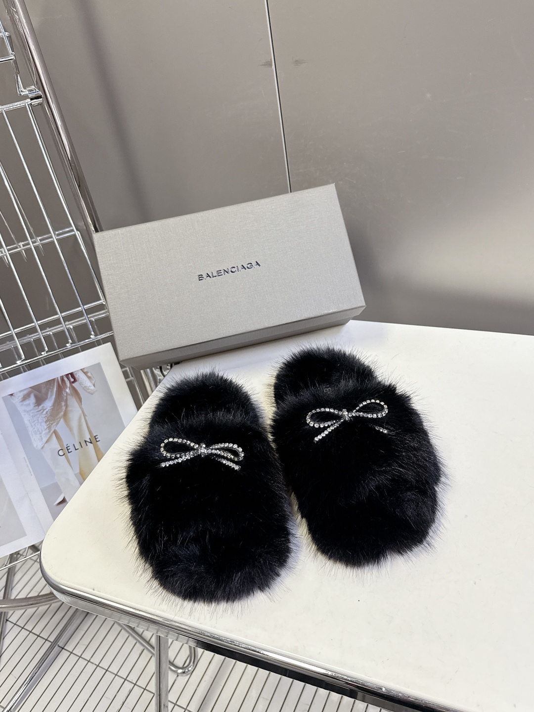 BALENCIAGA巴黎世家秋冬最新款蝴蝶结毛毛拖时装博主与欧美明星大爱款 冬季必备款 时尚却不过分张扬
