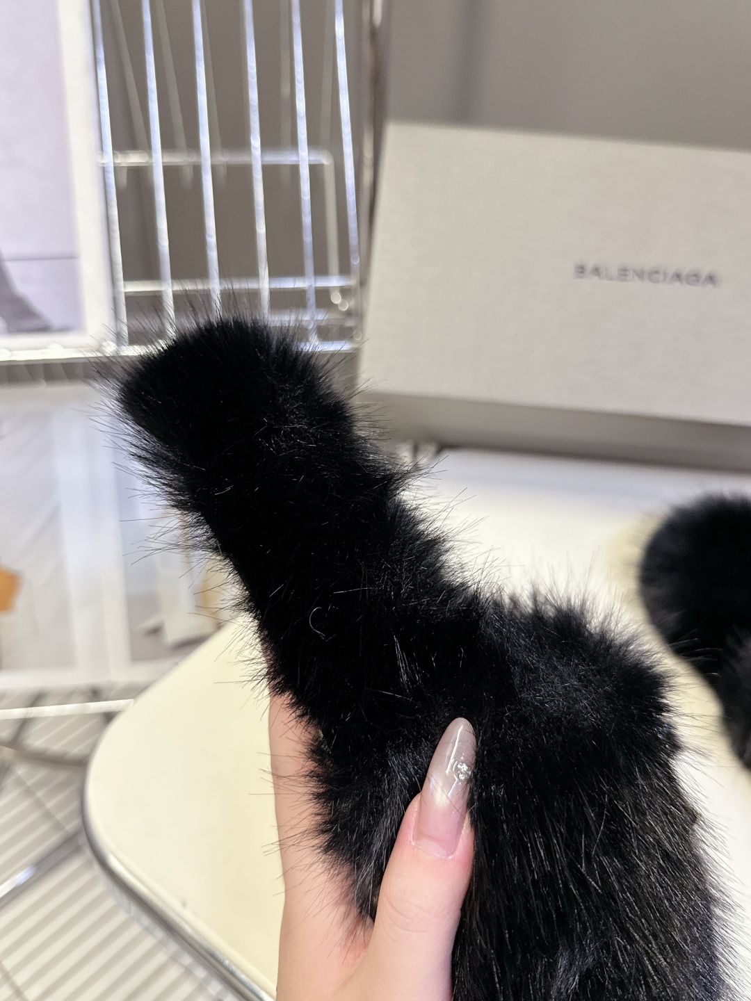 BALENCIAGA巴黎世家秋冬最新款蝴蝶结毛毛拖时装博主与欧美明星大爱款 冬季必备款 时尚却不过分张扬