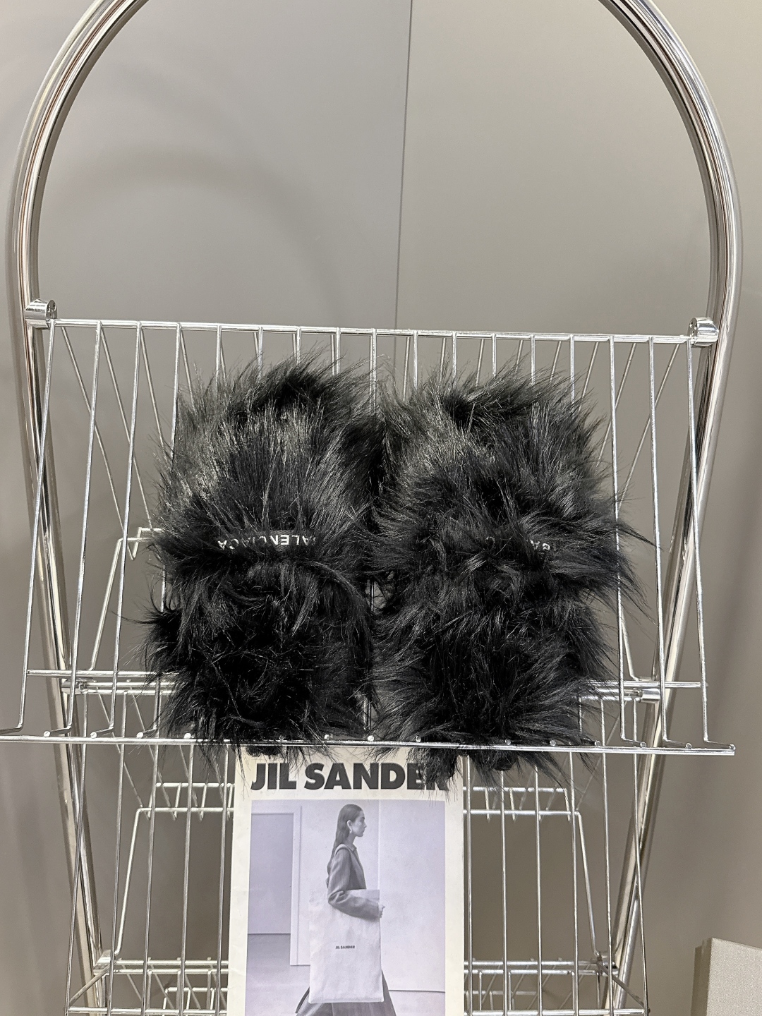 BALENCIAGA巴黎世家秋冬最新款毛毛拖时装博主与欧美明星大爱款 冬季必备款 时尚却不过分张扬鞋面内