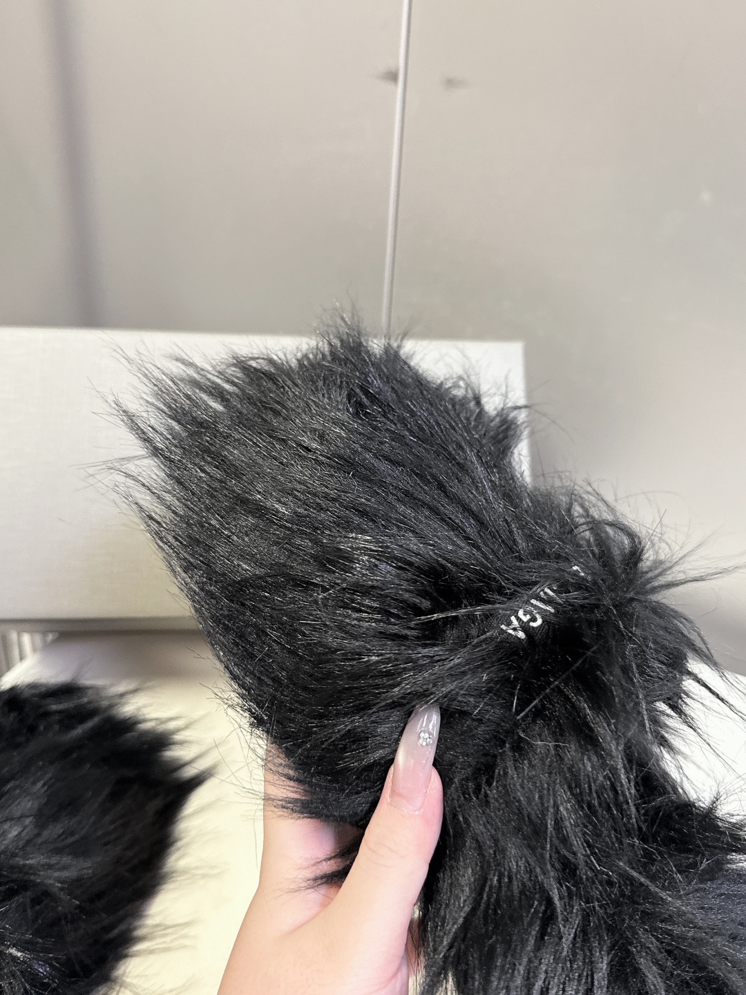 BALENCIAGA巴黎世家秋冬最新款毛毛拖时装博主与欧美明星大爱款 冬季必备款 时尚却不过分张扬鞋面内