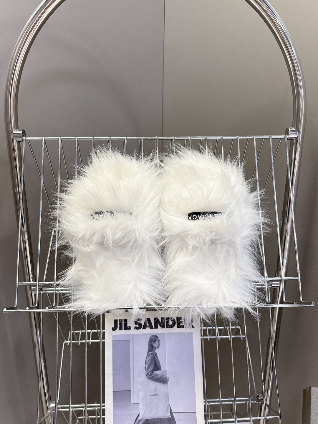 BALENCIAGA巴黎世家秋冬最新款毛毛拖时装博主与欧美明星大爱款 冬季必备款 时尚却不过分张扬鞋面内