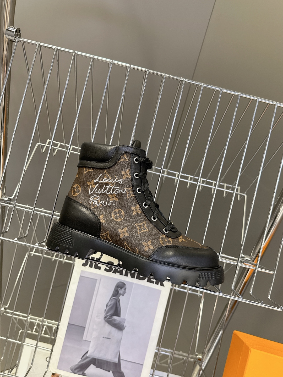 路易威登LOUIS VUITTON秋冬最新款马丁靴 超多明星时尚博主种草 原版一比一复刻打造 版型超级正