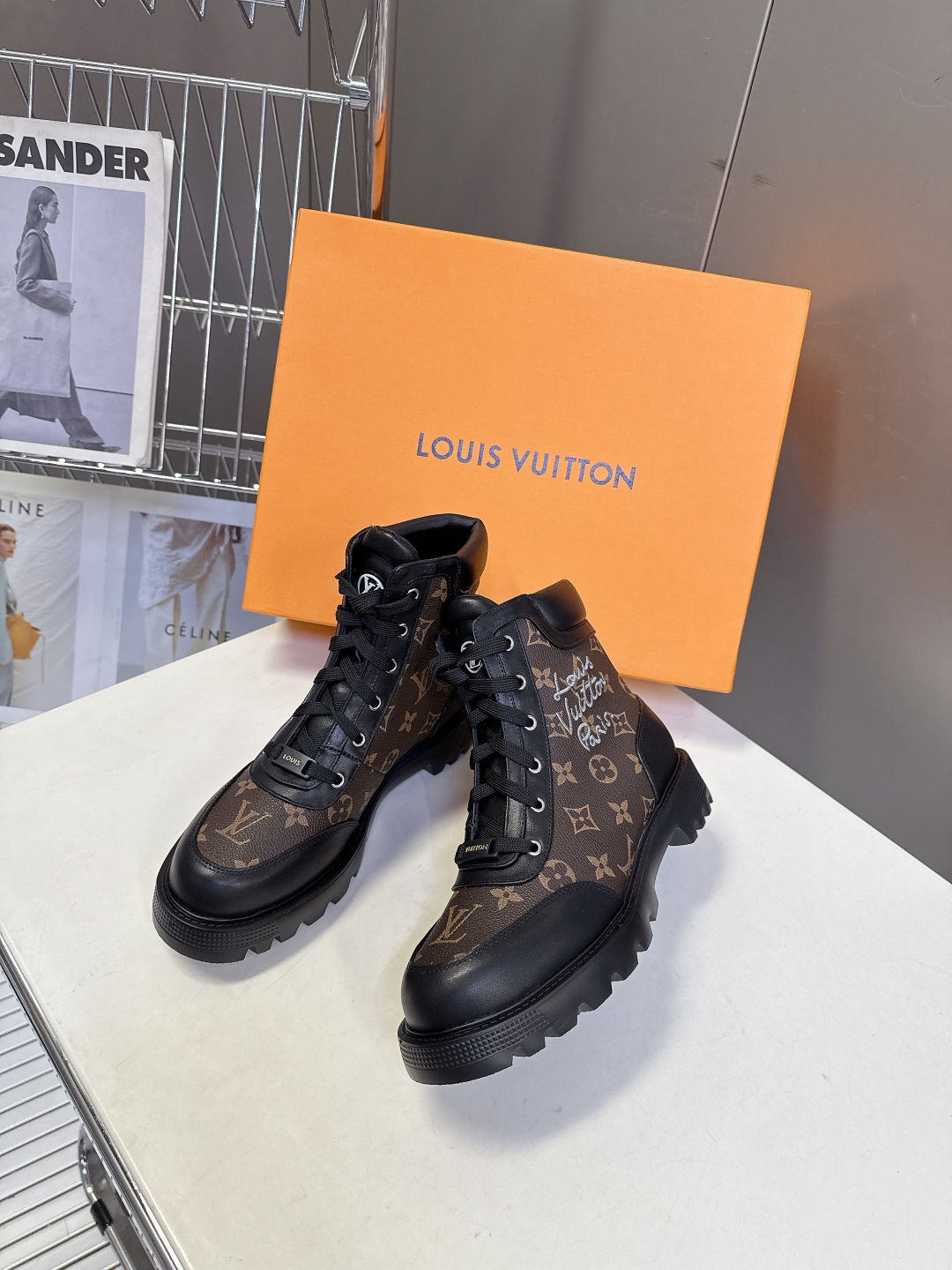 路易威登LOUIS VUITTON秋冬最新款马丁靴 超多明星时尚博主种草 原版一比一复刻打造 版型超级正
