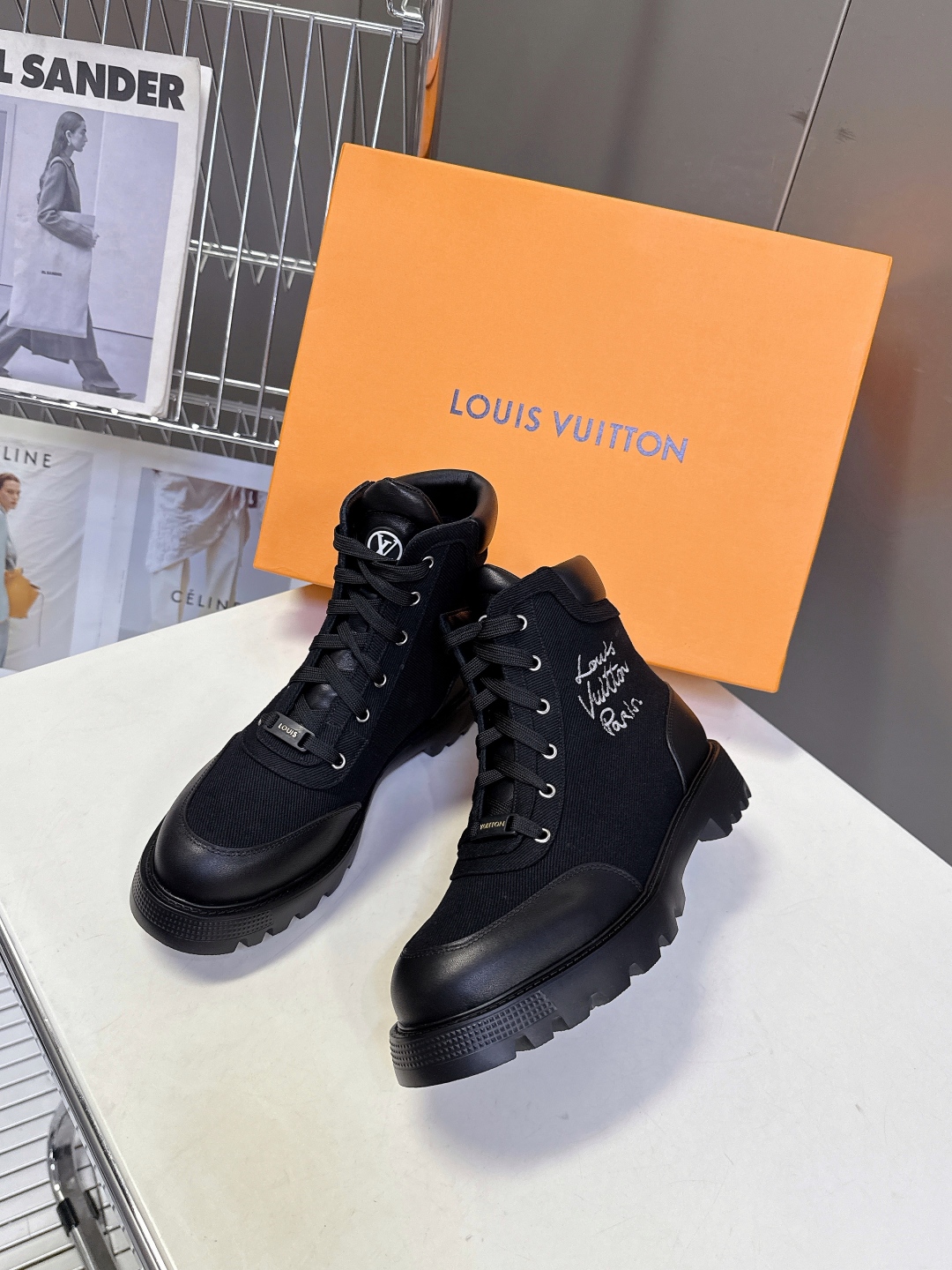 路易威登LOUIS VUITTON秋冬最新款马丁靴 超多明星时尚博主种草 原版一比一复刻打造 版型超级正