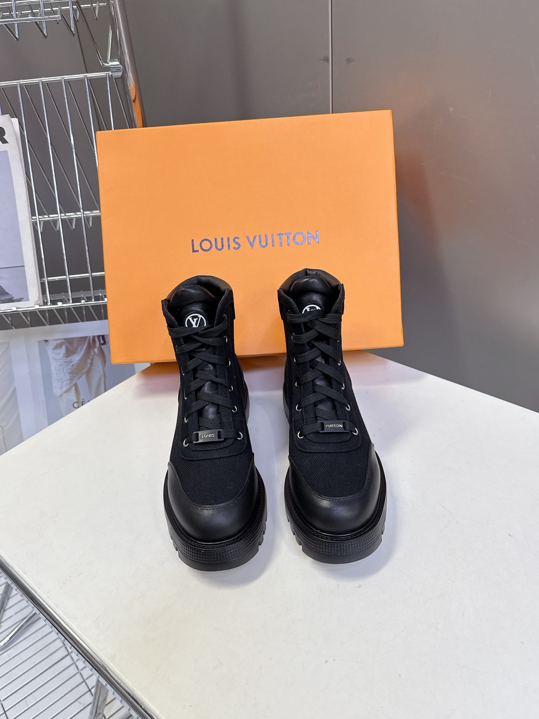 路易威登LOUIS VUITTON秋冬最新款马丁靴 超多明星时尚博主种草 原版一比一复刻打造 版型超级正
