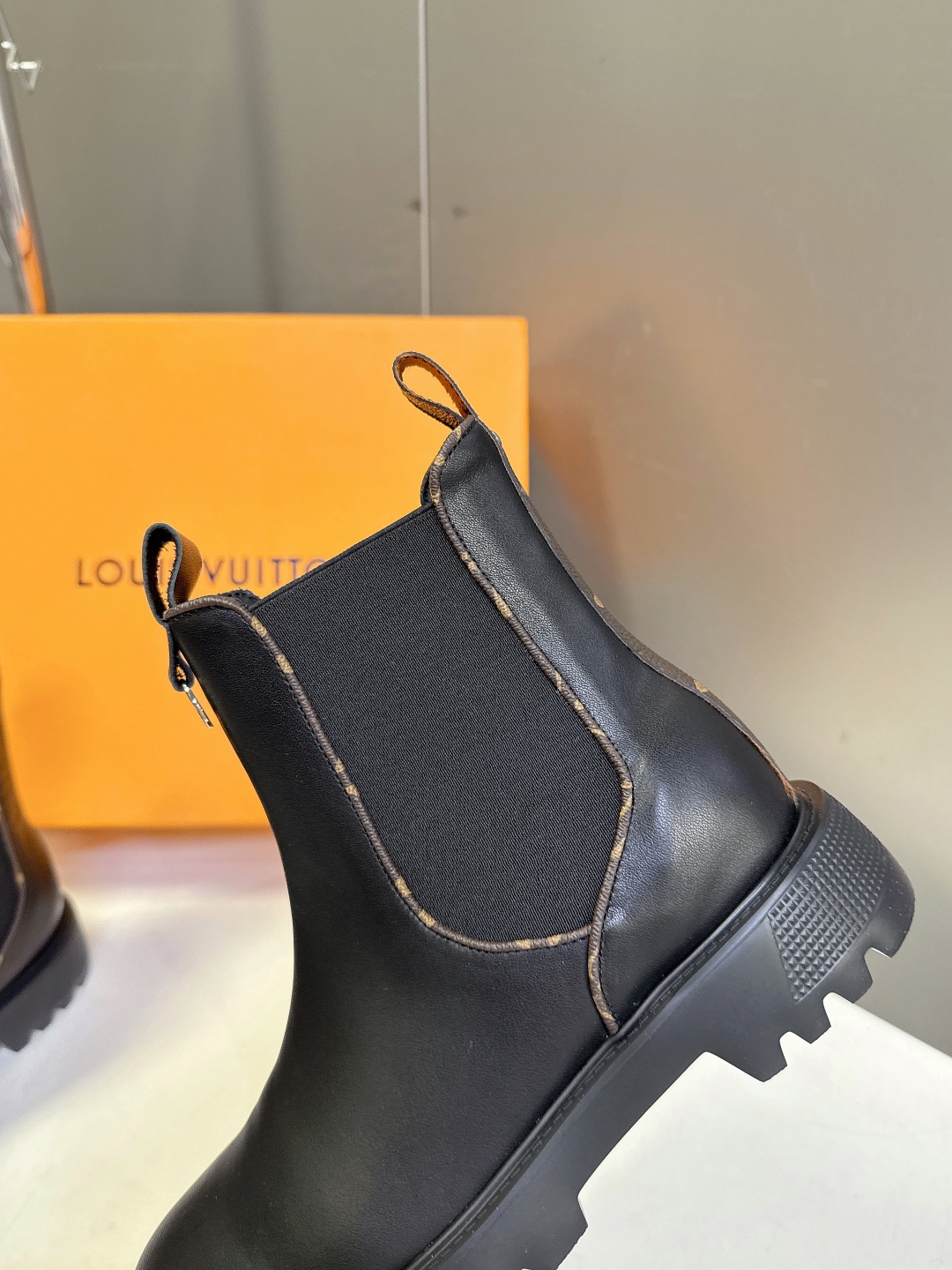 路易威登LOUIS VUITTON秋冬最新款马丁靴 超多明星时尚博主种草 原版一比一复刻打造 版型超级正