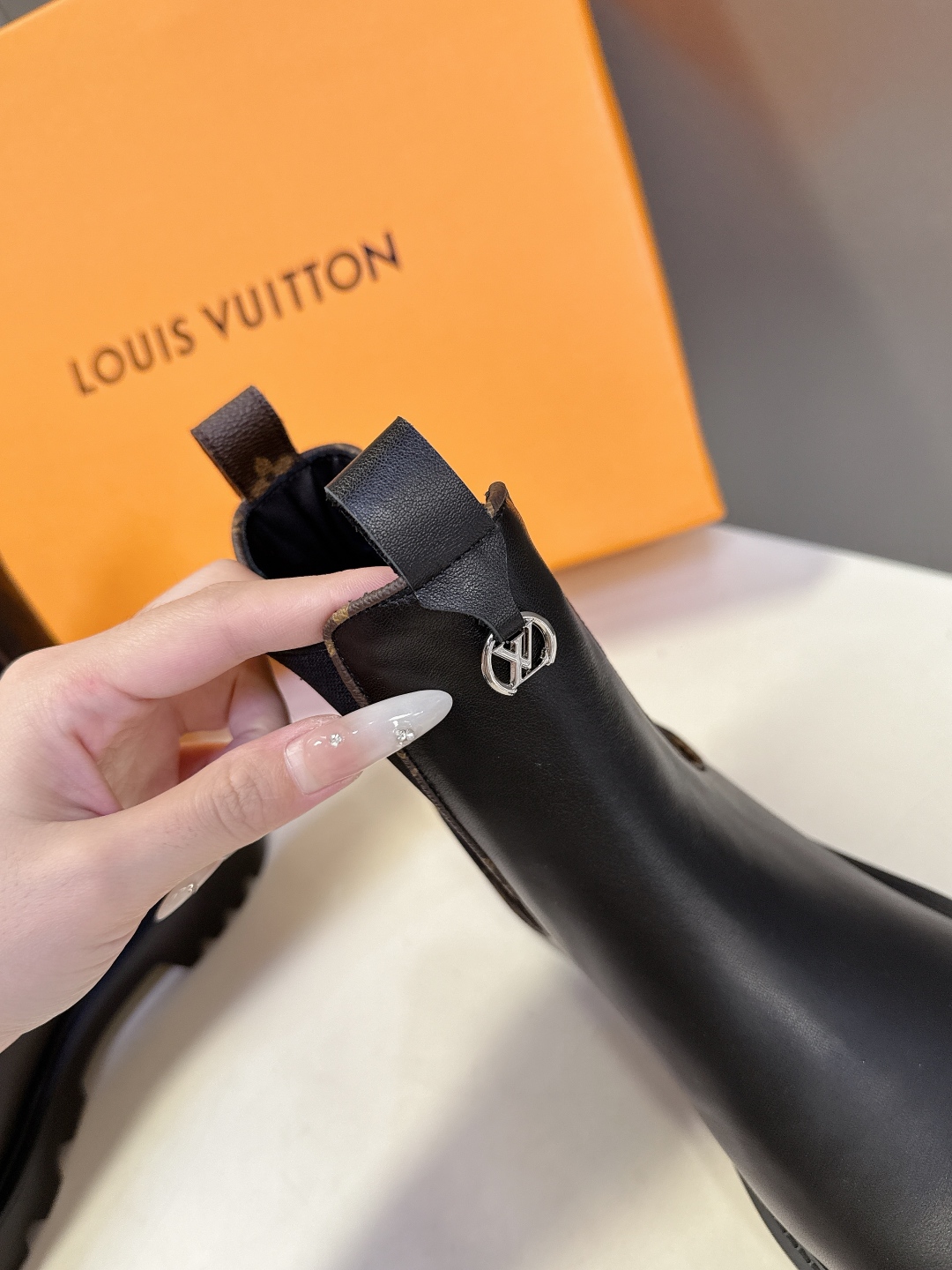路易威登LOUIS VUITTON秋冬最新款马丁靴 超多明星时尚博主种草 原版一比一复刻打造 版型超级正