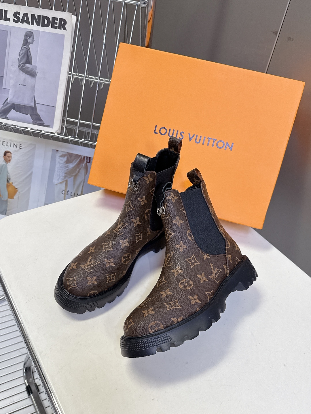 路易威登LOUIS VUITTON秋冬最新款马丁靴 超多明星时尚博主种草 原版一比一复刻打造 版型超级正