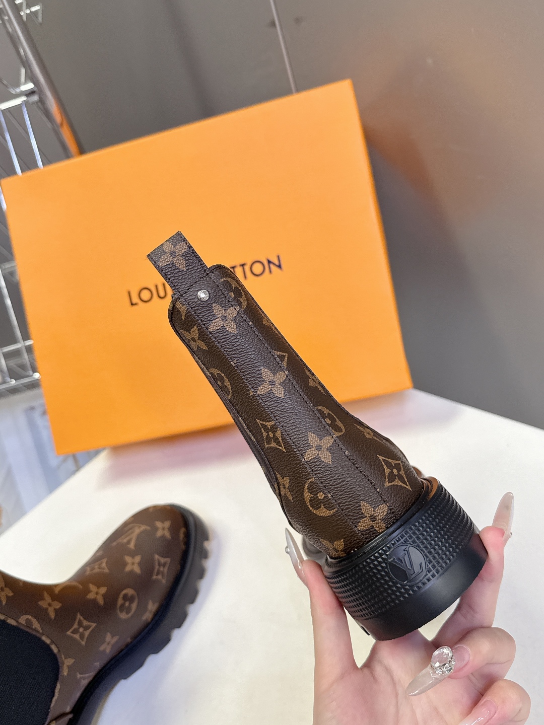 路易威登LOUIS VUITTON秋冬最新款马丁靴 超多明星时尚博主种草 原版一比一复刻打造 版型超级正